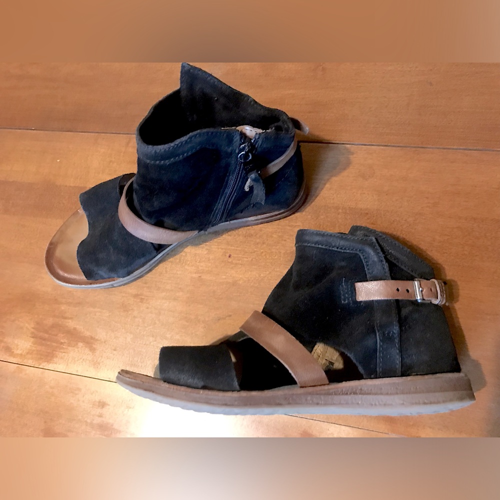 Women’s Black and Brown Open-Toe Sandal Boots - Picture 3 of 9